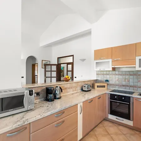 Oliva With Private Pool Villa *