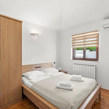 Oliva With Private Pool Zbandaj