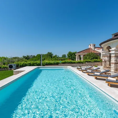 Oliva With Private Pool Villa *