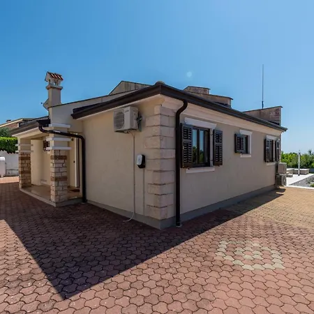 Oliva With Private Pool * Zbandaj