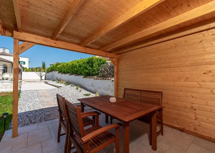 Oliva With Private Pool Villa *