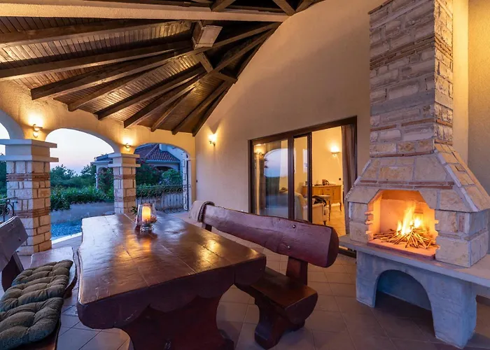 Villa Oliva With Private Pool Žbandaj