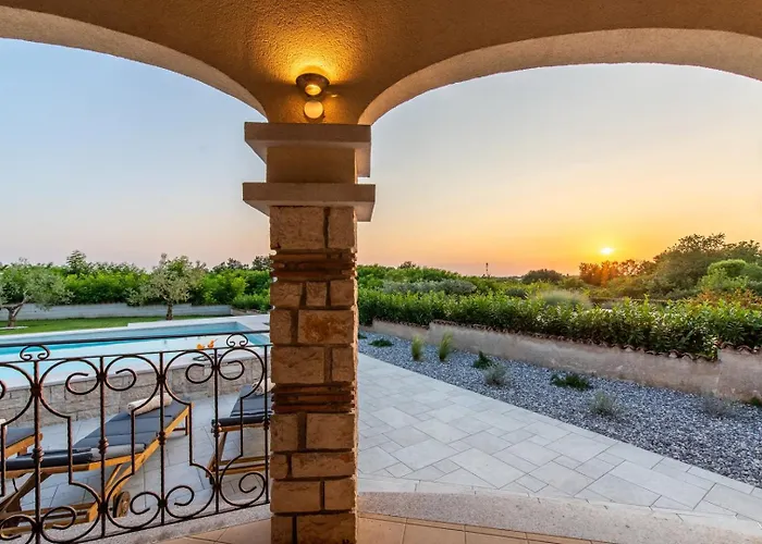 Oliva With Private Pool *