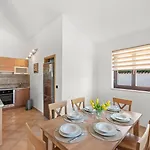Oliva With Private Pool Villa