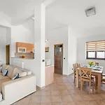 Villa Oliva With Private Pool Žbandaj