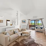 Oliva With Private Pool Villa *