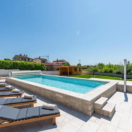 Oliva With Private Pool Žbandaj