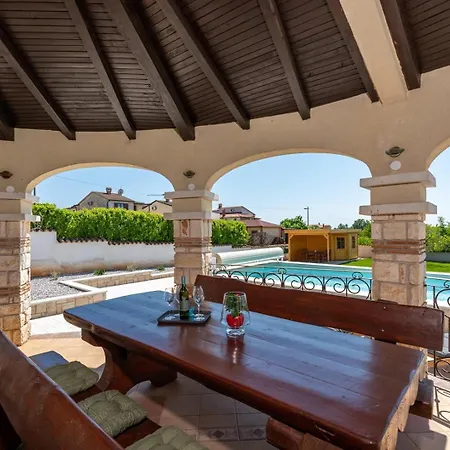 Oliva With Private Pool Žbandaj