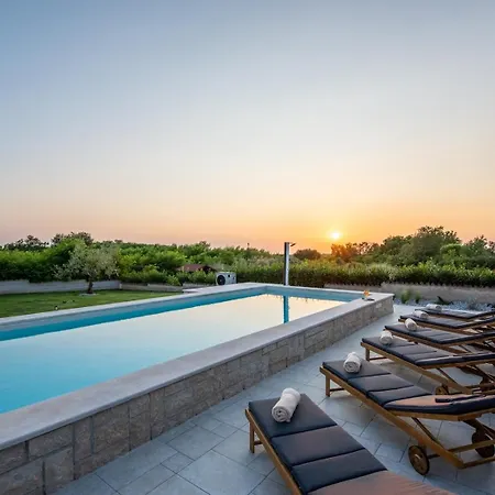 Oliva With Private Pool Žbandaj