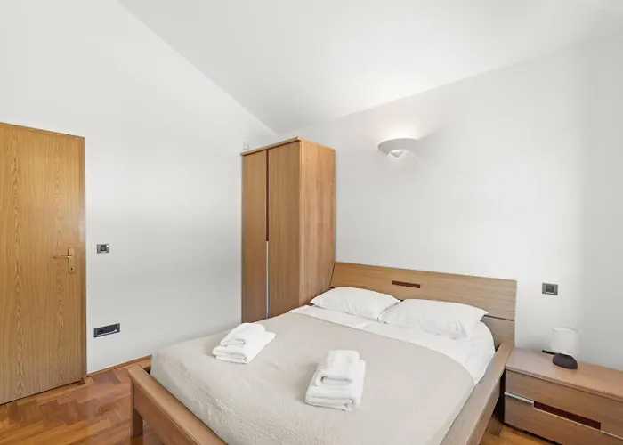 Oliva With Private Pool Vila Zbandaj