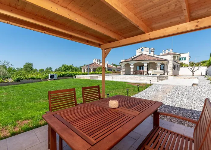 Vila Oliva With Private Pool