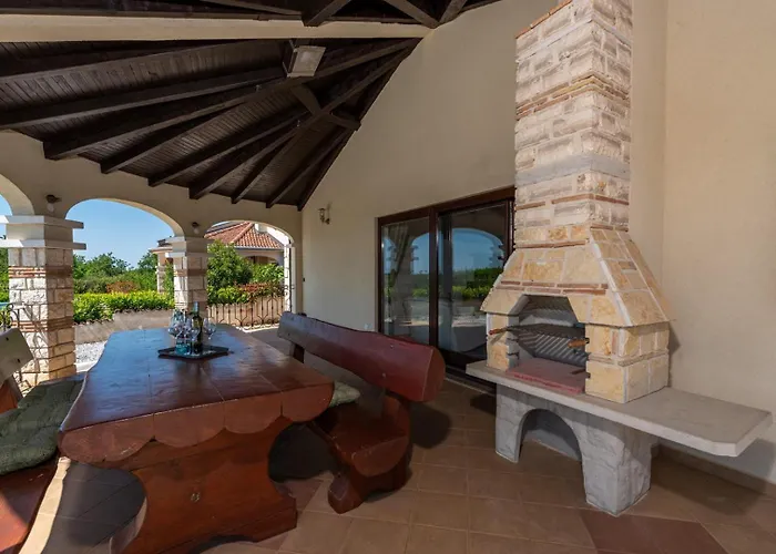 Oliva With Private Pool Vila Zbandaj